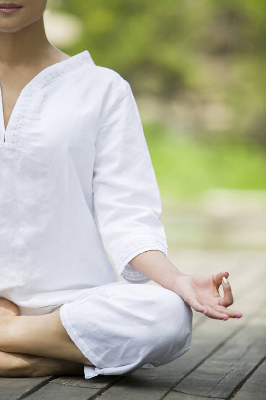 东方人,成年人,手,一个人,坐,竖图,室外,白天,正面,锻炼,快乐,自由,幸福,北京,中国,亚洲,仅一个年轻女性,仅一个女性,仅一个人,休闲装,光脚,自然,手势,休闲,健康,思考,赤脚,禅,放松,活力,平衡,想,沉思,搭,瑜珈,摄影,生活方式,宁静,协调,部分,动作,控制,专心,高雅,优美,享乐,简单,搭着,清新,弹性,东亚,莲花坐式,柔和,灵性,无忧无虑,年轻女性,女人,女性,亚洲人,中国人,年轻人,手臂,休闲活动,坐着,彩图,欢乐,和蔼,打手势,摆拍,双人瑜伽,bj175