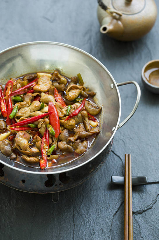 无人,竖图,特写,吃饭,晚餐,午餐,茶,筷子,静物,餐具,北京,中国,亚洲,丰富,炒,肉,熟食,香料,美味,食品,饮品,传统,干锅,剁椒,饮食,餐饮,食物,饮料,茶壶,中国菜,摄影,中国茶,筷子架,膳食,可口,清新,中国文化,肉制品,东亚,主菜,适口,四川菜,茶杯,红辣椒,彩图,高角度拍摄,传统文化,干锅肥肠,bj175