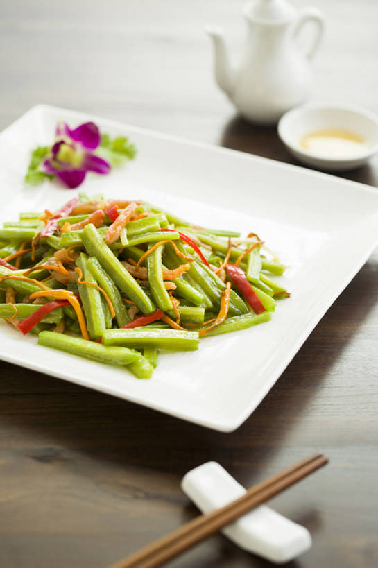 无人,竖图,特写,吃饭,烹饪,中餐,晚餐,午餐,筷子,辣椒,蔬菜,静物,餐具,北京,中国,亚洲,丰富,新鲜,苦瓜,青椒,炒菜,肉,熟食,料理,美味,食品,饮品,传统,猪肉,小炒肉,菜肴,美食,肉类,饮食,餐饮,食物,饮料,盘子,中国菜,健康,中式,素食,摄影,佳肴,有机食品,绿色食品,中华料理,筷子架,膳食,可口,清新,中国文化,五花肉,川菜,肉食,东亚,主菜,健康食物,辣角,红海椒,大椒,辣虎,广椒,豚肉,菜椒,开胃酱,适口,四川菜,肋条肉,三层肉,甜椒,柿子椒,辣子,红辣椒,海椒,番椒,灯笼椒,彩图,高角度拍摄,传统文化,bj175