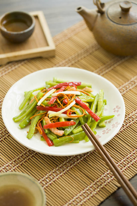 无人,竖图,特写,吃饭,烹饪,中餐,晚餐,午餐,茶,筷子,辣椒,蔬菜,静物,餐具,北京,中国,亚洲,竹制,丰富,新鲜,苦瓜,青椒,炒菜,肉,熟食,料理,美味,食品,饮品,传统,猪肉,小炒肉,菜肴,美食,肉类,饮食,餐饮,食物,饮料,盘子,茶壶,中国菜,健康,中式,素食,摄影,佳肴,有机食品,绿色食品,中国茶,中华料理,竹制品,膳食,可口,清新,中国文化,五花肉,川菜,肉食,东亚,主菜,健康食物,辣角,红海椒,大椒,辣虎,广椒,豚肉,菜椒,开胃酱,适口,寿司帘,寿司席,寿司竹,寿司竹卷,寿司竹席,四川菜,肋条肉,三层肉,茶杯,甜椒,柿子椒,辣子,红辣椒,海椒,番椒,灯笼椒,彩图,高角度拍摄,传统文化,bj175