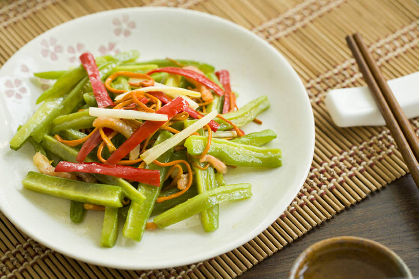 无人,横图,特写,吃饭,烹饪,中餐,晚餐,午餐,茶,筷子,辣椒,蔬菜,静物,餐具,北京,中国,亚洲,竹制,丰富,新鲜,苦瓜,青椒,炒菜,肉,熟食,料理,美味,食品,饮品,传统,猪肉,小炒肉,菜肴,美食,肉类,饮食,餐饮,食物,饮料,盘子,中国菜,健康,中式,素食,摄影,佳肴,有机食品,绿色食品,中华料理,筷子架,竹制品,膳食,可口,清新,中国文化,五花肉,川菜,肉食,东亚,主菜,健康食物,辣角,红海椒,大椒,辣虎,广椒,豚肉,菜椒,开胃酱,适口,寿司帘,寿司席,寿司竹,寿司竹卷,寿司竹席,四川菜,肋条肉,三层肉,茶杯,甜椒,柿子椒,辣子,红辣椒,海椒,番椒,灯笼椒,彩图,高角度拍摄,传统文化,bj175