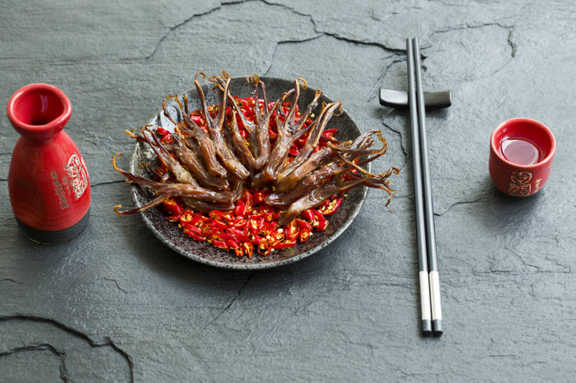 无人,横图,特写,吃饭,晚餐,午餐,筷子,静物,餐具,北京,中国,亚洲,鸭子,肉,熟食,香料,美味,食品,酒类,米酒,饮品,传统,鸭肉,剁椒,肉类,饮食,餐饮,酒,酒瓶,食物,饮料,盘子,酒杯,中国菜,摄影,筷子架,膳食,可口,清新,中国文化,腌肉,肉食,肉制品,东亚,鸭舌,主菜,腌制食品,适口,四川菜,江米酒,醪糟,糯米酒,红辣椒,彩图,高角度拍摄,传统文化,bj175