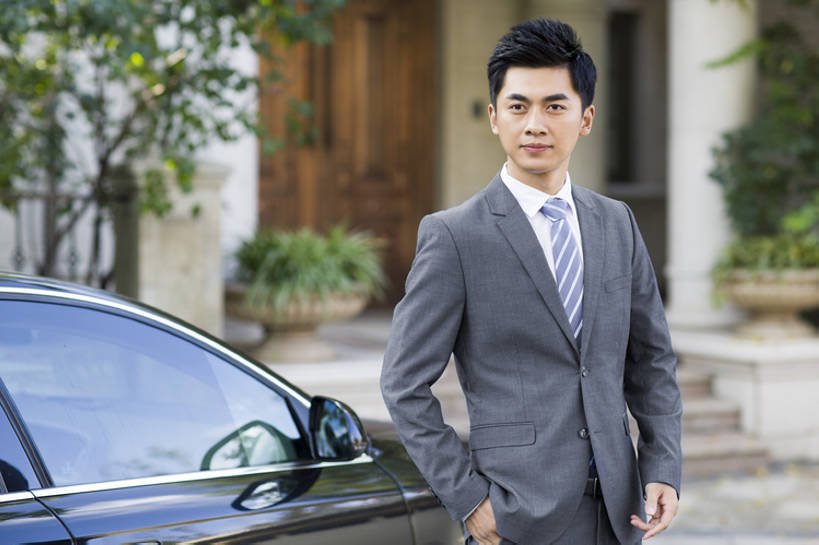 东方人,成年人,一个人,商务人士,商务男性,横图,室外,白天,正面,衬衫,西装,商务,时尚,快乐,幸福,信心,植物,别墅,城市,建筑,汽车,北京,中国,亚洲,仅一个男性,仅一个人,套装,正装,房屋,机动车,领带,现代,车,仅一个年轻男性,交通工具,轿车,站着,职业,独立,财富,运输,摄影,生活方式,住房,享乐,成就,载具,肖像,商务装,等,工薪阶层,东亚,一套,男人,男性,年轻男性,亚洲人,中国人,年轻人,白领,上班族,两手抄兜,彩图,衬衣,欢乐,居住区,例行公事,家用车,bj175