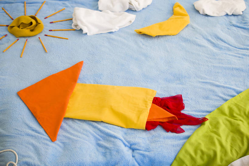 无人,横图,彩色,火箭,太阳,静物,纺织品,北京,中国,亚洲,艺术,太空,太空船,毯子,月亮,云,床单,天空,概念,探索,童年,运输,摄影,五颜六色,灵感,色彩斑斓,放置,创造力,五彩缤纷,想象,东亚,五彩斑斓,构图,五光十色,冒险,彩图,空间探索,bj175