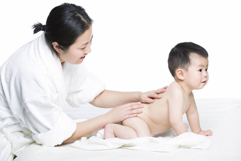 东方人,婴儿,儿童,中年人,裸体,两个人,家庭,父母,母亲,微笑,横图,留白,抠图,白色背景,侧面,婴儿服装,快乐,幸福,纯洁,北京,中国,亚洲,连接,毯子,玩,干净,现代,小孩,毛巾,健康,舒服,温暖,温馨,母子,一家人,爬,可爱,亲密,童年,童趣,无辜,摄影,活泼,生长,生活方式,婴儿用品,保护,和睦,卫生,舒适,享乐,关爱,亲情,宝宝,童真,东亚,纯真,烂漫,无邪,纯净,发展,陪同,柔和,陪伴,无忧无虑,伶俐,天真,女人,女性,中年女性,亚洲人,中国人,孩子,触摸,彩图,全身,影棚拍摄,婴儿服,浴衣,爱,欢乐,融洽,襁褓,伴随,bj175