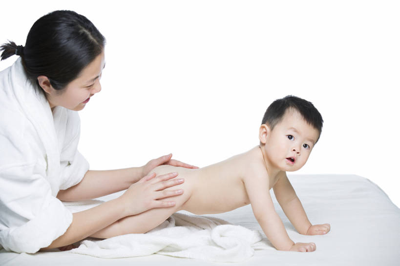 东方人,婴儿,儿童,中年人,裸体,两个人,家庭,父母,母亲,微笑,横图,留白,抠图,白色背景,侧面,婴儿服装,快乐,幸福,纯洁,北京,中国,亚洲,连接,毯子,玩,干净,现代,小孩,毛巾,健康,舒服,温暖,温馨,母子,一家人,爬,可爱,亲密,童年,童趣,无辜,摄影,活泼,生长,生活方式,婴儿用品,保护,和睦,卫生,舒适,享乐,关爱,亲情,宝宝,童真,东亚,纯真,烂漫,无邪,纯净,发展,陪同,柔和,陪伴,无忧无虑,伶俐,天真,女人,女性,中年女性,亚洲人,中国人,孩子,触摸,彩图,全身,影棚拍摄,婴儿服,浴衣,爱,欢乐,融洽,襁褓,伴随,bj175