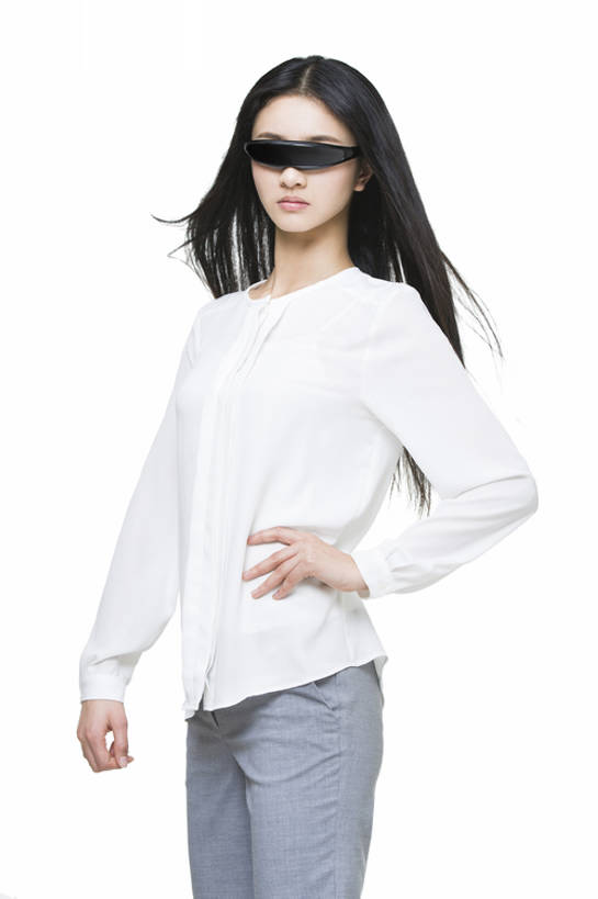 东方人,成年人,一个人,竖图,白天,抠图,白色背景,正面,时尚,信心,互联网,技术,北京,中国,亚洲,仅一个年轻女性,仅一个女性,仅一个人,屏幕,器材,眼镜,注视,休闲装,现代,手叉腰,黑色,观察,看,站着,幻想,活力,摄影,生活方式,观看,察看,便利,创造力,科学技术,酷,效率,关注,便携式,想象,自动化,东亚,无线电技术,年轻女性,女人,女性,亚洲人,中国人,年轻人,长发,沟通,彩图,影棚拍摄,多媒体,传媒,bj175