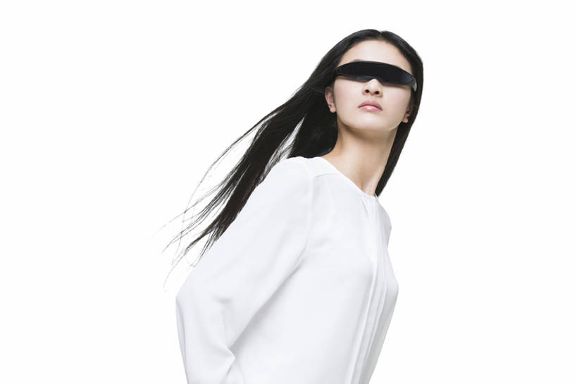 东方人,成年人,一个人,横图,白天,抠图,白色背景,侧面,时尚,信心,互联网,技术,北京,中国,亚洲,仅一个年轻女性,仅一个女性,仅一个人,屏幕,器材,眼镜,倾斜,休闲装,现代,黑色,站着,幻想,活力,摄影,生活方式,便利,创造力,科学技术,酷,效率,便携式,想象,自动化,东亚,无线电技术,年轻女性,女人,女性,亚洲人,中国人,年轻人,长发,沟通,半身,彩图,影棚拍摄,多媒体,传媒,bj175