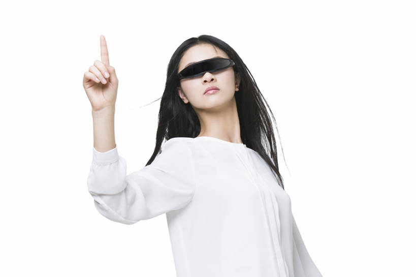 东方人,成年人,一个人,举,横图,白天,抠图,白色背景,正面,时尚,信心,互联网,技术,北京,中国,亚洲,仅一个年轻女性,仅一个女性,仅一个人,指,屏幕,器材,眼镜,触摸屏,倾斜,休闲装,方向,现代,黑色,手势,托,站着,幻想,活力,摄影,生活方式,便利,创造力,科学技术,指着,酷,指向,效率,食指,便携式,想象,自动化,东亚,无线电技术,年轻女性,女人,女性,亚洲人,中国人,年轻人,长发,触摸,沟通,举起,举手,举着,向上举,向上伸,向上托,半身,彩图,影棚拍摄,打手势,多媒体,传媒,bj175