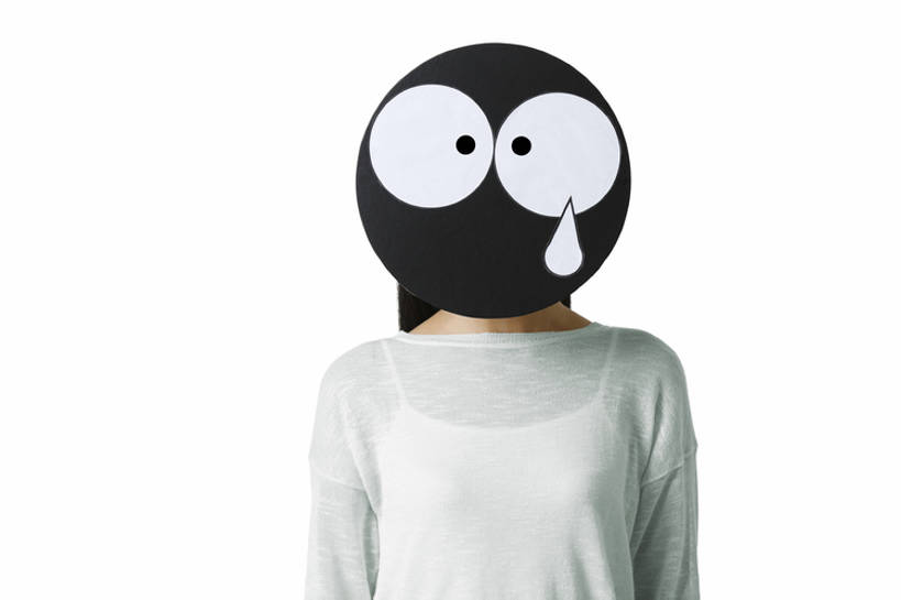 东方人,成年人,脸,头,脸颊,一个人,哭,横图,留白,抠图,白色背景,正面,失败,纯洁,互联网,北京,中国,亚洲,仅一个年轻女性,仅一个女性,仅一个人,覆盖,圆形,标志,符号,面具,文字,记事本,注视,休闲装,标识,现代,黑色,本子,笔记本,观察,看,站着,概念,表情,卡通,可爱,童年,童趣,眼泪,摄影,汗水,生活方式,观看,害怕,察看,眼球,创造力,隐藏,恐怖,关注,消极,标点,问题,情绪,童真,东亚,烂漫,无邪,天真,震惊,年轻女性,女人,女性,亚洲人,中国人,年轻人,头部,脸部,脸蛋,面部,半身,彩图,影棚拍摄,文字表情,颜表情,颜文字,拟人,表情符号,bj175