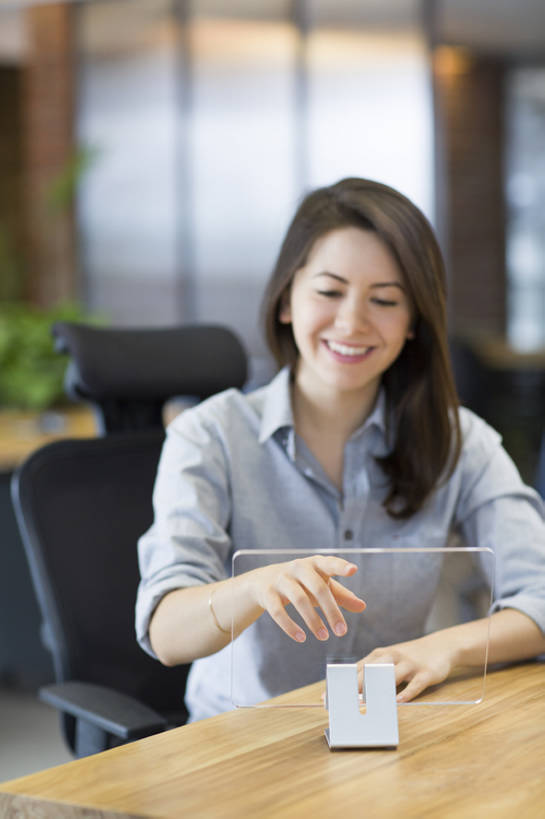 东方人,成年人,手,一个人,商务人士,工程师,技术人员,商务女性,办公室,笑,微笑,露齿笑,竖图,室内,白天,正面,衬衫,商务,快乐,幸福,智慧,信心,显示器,互联网,技术,桌子,城市,玻璃,北京,中国,亚洲,仅一个年轻女性,仅一个女性,仅一个人,连接,透明,工作,屏幕,触摸屏,联系,显示屏,现代,模型,手势,职业,手指,摄影,生活方式,触控板,创造力,指着,享乐,企业,公司,努力,液晶显示器,便携式,平板电脑,输出设备,东亚,发展,无线电技术,技能,认真,年轻女性,女人,女性,白种人,亚洲人,中国人,年轻人,白领,设计,技术员,触摸,沟通,坐着,半身,彩图,欢乐,办公室职员,打手势,计算机软件,程序员,开领,bj175