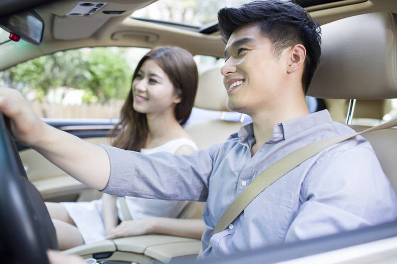 东方人,成年人,两个人,丈夫,妻子,司机,笑,微笑,露齿笑,横图,室外,白天,正面,衬衫,爱情,时尚,快乐,幸福,安全,窗户,城市,汽车,北京,中国,亚洲,乘客,捆扎,握,并排,机动车,浪漫,休闲装,现代,座位,车,安全带,方向盘,交通工具,轿车,夏天,开车,休闲,舒服,温暖,温馨,恩爱,季节,亲密,握着,约会,财富,运输,恋人,摄影,生活方式,保护,扣,和睦,便利,舒适,享乐,载具,驾驶室,驾车,豪华轿车,试车,车座,驾驶座,东亚,保险带,陪同,陪伴,危险,男人,男性,年轻男性,年轻女性,女人,女性,亚洲人,中国人,年轻人,情侣,休闲活动,坐着,半身,彩图,欢乐,伴侣,融洽,家用车,伴随,bj175