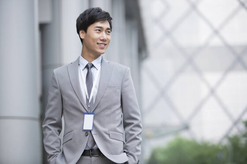 东方人,成年人,一个人,商务人士,商务男性,笑,微笑,露齿笑,横图,室外,白天,正面,衬衫,西装,度假,商务,快乐,幸福,信心,美景,城市风光,城市,建筑,北京,中国,亚洲,仅一个男性,仅一个人,套装,正装,景观,领带,首都,注视,娱乐,现代,仅一个年轻男性,观察,看,站着,职业,享受,休闲,办公大楼,景色,放松,想,金融,摄影,生活方式,观看,察看,享乐,都市风光,关注,门卡,商务装,市区,工薪阶层,东亚,一套,中华人民共和国,北京市,京,北平,华北地区,金融区,男人,男性,年轻男性,亚洲人,中国人,年轻人,白领,上班族,两手抄兜,半身,彩图,衬衣,欢乐,北京CBD,北京商务中心区,中国北京大北窑,办公室职员,bj175