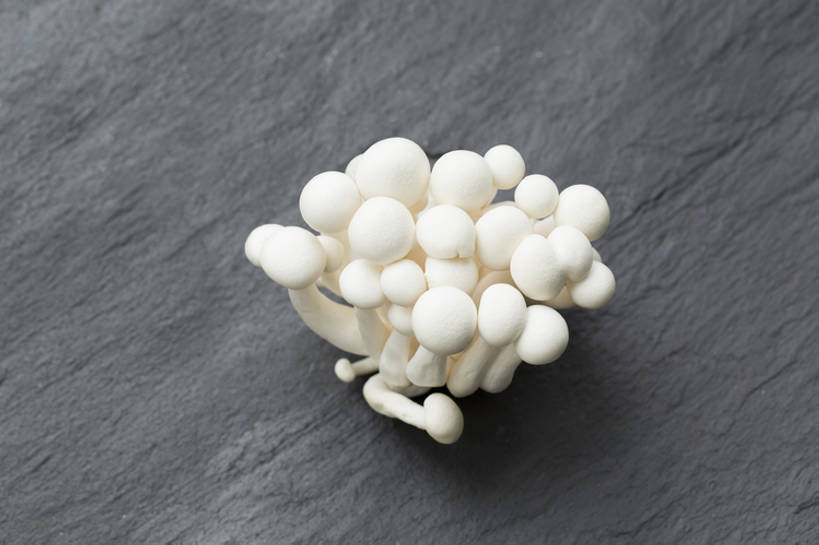 无人,横图,俯视,特写,留白,蔬菜,静物,北京,中国,亚洲,准备,灰色背景,丰富,材料,蘑菇,生食,美味,食品,饮品,营养,饮食,餐饮,食物,饮料,白色,健康,素食,食用菌,摄影,有机食品,维生素,真菌,膳食,可口,清新,东亚,健康食物,姬菇,板岩,适口,彩图,影棚拍摄,白玉菇,bj175