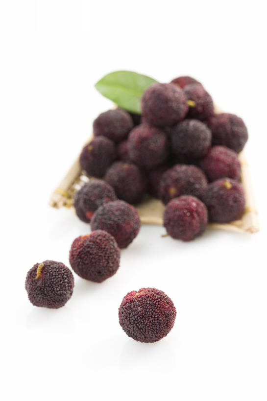 无人,竖图,特写,留白,抠图,白色背景,静物,水果,北京,中国,亚洲,许多,堆叠,丰富,工具,扫帚,美味,食品,饮品,很多,营养,饮食,畚箕,树叶,食物,饮料,红色,容器,清洁,健康,素食,成熟,酸,摄影,杨梅,有机食品,簸箕,扫把,卫生,维生素,可口,清新,保洁,东亚,健康食物,笤帚,适口,彩图,影棚拍摄,bj175