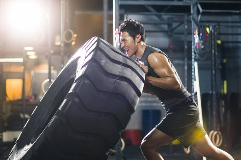 东方人,成年人,肌肉,健壮,一个人,运动员,体育馆,健身房,运动场,推,横图,室内,白天,侧面,镜头眩光,运动服,锻炼,时尚,运动,信心,举重,城市,北京,中国,亚洲,仅一个男性,仅一个人,握,短裤,服装,背心,砝码,训练,大喊,运动器械,体育场,现代,仅一个年轻男性,衣服,轮胎,站着,张嘴,健康,表情,健身器械,活力,力量,握着,摄影,服饰,生活方式,健美,练习,衣着,穿着,瘦身,体育器械,决心,努力,爱好,健身器材,塑形,塑身,逆光,张大嘴巴,东亚,大力士,运动馆,衣饰,男人,男性,年轻男性,亚洲人,中国人,年轻人,张开嘴,彩图,运动器材,运动装,举重运动,健身俱乐部,bj175