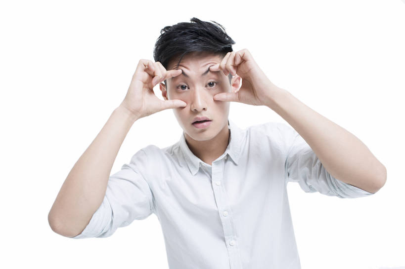 东方人,成年人,眼睛,手,一个人,学生,横图,白天,留白,抠图,白色背景,正面,衬衫,北京,中国,亚洲,仅一个男性,仅一个人,开,倾斜,注视,休闲装,仅一个年轻男性,观察,看,手势,站着,张嘴,疲倦,摄影,观看,幽默,支撑,察看,疲劳,疲惫,关注,消极,困乏,张大嘴巴,东亚,疲乏,委顿,疲困,疲顿,疲钝,倦怠,怠倦,怠惰,男人,男性,年轻男性,亚洲人,中国人,年轻人,大学生,张开嘴,半身,彩图,影棚拍摄,打手势,bj175