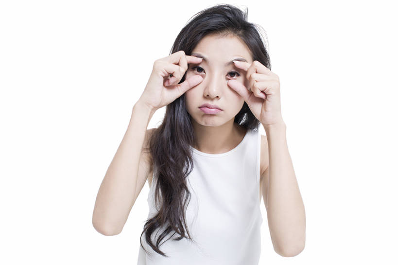 东方人,成年人,眼睛,手,一个人,学生,横图,白天,留白,抠图,白色背景,正面,北京,中国,亚洲,仅一个年轻女性,仅一个女性,仅一个人,开,注视,休闲装,观察,看,站着,疲倦,撅嘴,摄影,观看,幽默,悲伤,支撑,察看,疲劳,伤心,难过,疲惫,关注,消极,困乏,东亚,疲乏,悲哀,委顿,疲困,疲顿,疲钝,倦怠,怠倦,哀痛,悲戚,悲痛,怠惰,年轻女性,女人,女性,亚洲人,中国人,年轻人,大学生,半身,彩图,影棚拍摄,闷闷不乐,乱发,bj175