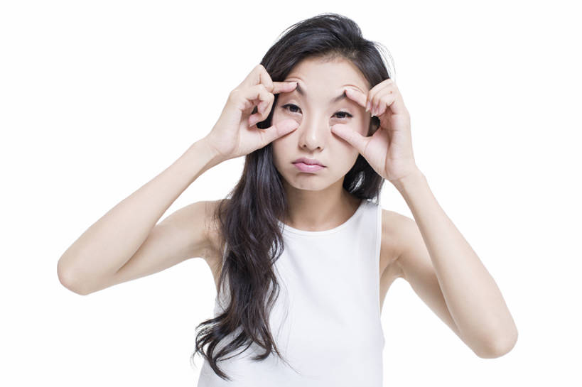 东方人,成年人,眼睛,手,一个人,学生,横图,白天,留白,抠图,白色背景,正面,北京,中国,亚洲,仅一个年轻女性,仅一个女性,仅一个人,开,注视,休闲装,观察,看,站着,疲倦,撅嘴,摄影,观看,幽默,悲伤,支撑,察看,疲劳,伤心,难过,疲惫,关注,消极,困乏,东亚,疲乏,悲哀,委顿,疲困,疲顿,疲钝,倦怠,怠倦,哀痛,悲戚,悲痛,怠惰,年轻女性,女人,女性,亚洲人,中国人,年轻人,大学生,半身,彩图,影棚拍摄,闷闷不乐,乱发,bj175