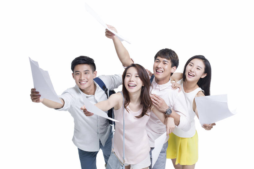 东方人,成年人,四个人,学生,举,笑,微笑,露齿笑,横图,白天,留白,抠图,白色背景,正面,衬衫,裙子,快乐,幸福,竞争,北京,中国,亚洲,握,短裤,服装,包,书包,挎包,休闲装,现代,衣服,托,向上看,站着,休闲,亲密,握着,摄影,服饰,生活方式,面试,发送,简历,享乐,衣着,毕业生,穿着,等,东亚,陪同,求职,衣饰,陪伴,机会,招聘,男人,男性,年轻男性,年轻女性,女人,女性,亚洲人,中国人,年轻人,大学生,举起,举手,举着,向上举,向上伸,向上托,张开手臂,彩图,高角度拍摄,影棚拍摄,欢乐,机遇,口试,伴随,bj175