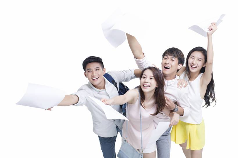 东方人,成年人,四个人,学生,举,笑,微笑,露齿笑,横图,白天,留白,抠图,白色背景,正面,衬衫,裙子,快乐,幸福,竞争,北京,中国,亚洲,握,短裤,服装,包,书包,挎包,休闲装,现代,衣服,托,向上看,站着,休闲,亲密,握着,摄影,服饰,生活方式,面试,发送,简历,享乐,衣着,毕业生,穿着,等,东亚,陪同,求职,衣饰,陪伴,机会,招聘,男人,男性,年轻男性,年轻女性,女人,女性,亚洲人,中国人,年轻人,大学生,举起,举手,举着,向上举,向上伸,向上托,张开手臂,彩图,高角度拍摄,影棚拍摄,欢乐,机遇,口试,伴随,bj175