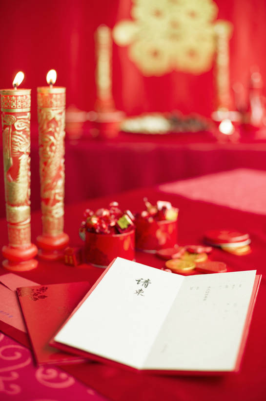 无人,竖图,特写,留白,婚礼,快乐,幸福,运气,静物,蜡烛,北京,中国,亚洲,准备,开,风俗,庆祝,装饰,烛光,糖,古典,结婚,浪漫,传统,红色,点燃,喜庆,汉字,精神,摄影,纪念,花烛,仪式,风格,中国文化,典礼,古典风格,喜字,东亚,制度,彩图,影棚拍摄,高兴,请柬,传统文化,洞房,喜烛,bj175