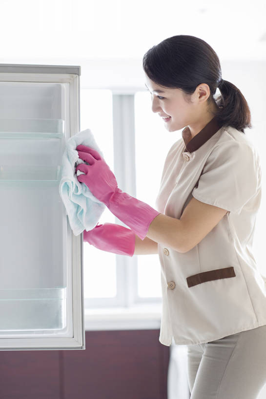 东方人,成年人,一个人,服务员,清洁工,笑,微笑,露齿笑,竖图,室内,白天,侧面,制服,家务,快乐,幸福,安全,信心,窗户,门,城市,北京,中国,亚洲,仅一个年轻女性,仅一个女性,仅一个人,一排,擦,开,劳动,整齐,工具,冰箱,防护,干净,抹布,排列,工人,手套,清洁,站着,职业,擦洗,服务,摄影,生活方式,活动,保护,卫生,专心,女仆,队列,努力,保洁,保险,忙碌,清洁员,逆光,保洁员,东亚,保姆,保全,周全,安稳,安定,防护手套,仆人,清洁人员,责任,保母,平安,年轻女性,女人,女性,亚洲人,中国人,年轻人,服务生,清洁工人,侍者,员工,清洗,彩图,欢乐,匠人,劳动者,体力工,家务劳动,客房服务,bj175