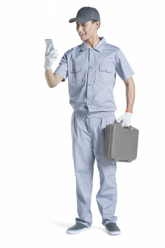 东方人,成年人,一个人,服务员,修理工,工程师,笑,微笑,露齿笑,竖图,留白,抠图,白色背景,正面,制服,快乐,幸福,信心,技术,帽子,手机,北京,中国,亚洲,仅一个男性,仅一个人,连接,握,工具,联系,工人,仅一个年轻男性,手套,看,站着,职业,工具箱,鸭舌帽,服务,握着,摄影,生活方式,修理,工程,享乐,发短信,智能手机,东亚,无线电技术,责任,技能,男人,男性,年轻男性,亚洲人,中国人,年轻人,服务生,侍者,员工,电子商务,技术员,彩图,全身,影棚拍摄,欢乐,匠人,劳动者,体力工,工人阶级,bj175