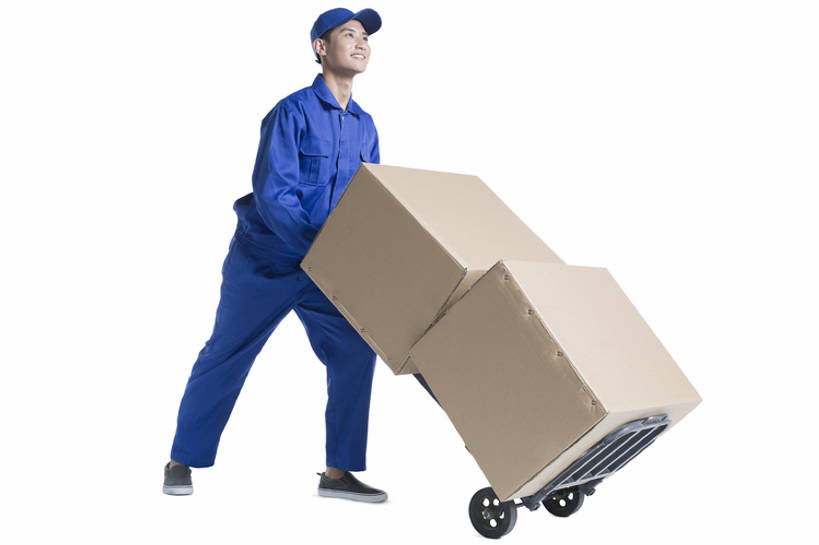 东方人,成年人,一个人,服务员,推,笑,微笑,露齿笑,横图,留白,抠图,白色背景,正面,制服,快乐,幸福,热情,信心,帽子,北京,中国,亚洲,仅一个男性,仅一个人,握,堆叠,工作,包裹,包装,商品,马车,盒子,工人,仅一个年轻男性,手推车,向上看,站着,职业,思考,鸭舌帽,想,服务,握着,运输,摄影,生活方式,搬家,搬运工,享乐,货运,运送,东亚,责任,男人,男性,年轻男性,亚洲人,中国人,年轻人,服务生,侍者,员工,步行,彩图,全身,影棚拍摄,欢乐,匠人,劳动者,体力工,递送,工人阶级,bj175