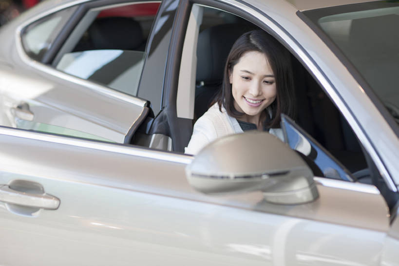 东方人,成年人,脸,头,脸颊,一个人,商店,笑,微笑,露齿笑,横图,室内,正面,购物,快乐,消费,门,城市,汽车,北京,中国,亚洲,仅一个年轻女性,仅一个女性,仅一个人,乘客,商品,机动车,现代,顾客,肩膀,车,车门,门框,交通工具,轿车,舒服,零售,运输,摄影,生活方式,展厅,舒适,享乐,挑选,购买,载具,选择,豪华轿车,试车,东亚,陈列室,年轻女性,女人,女性,亚洲人,中国人,年轻人,头部,脸部,脸蛋,面部,坐着,彩图,欢乐,家用车,bj175