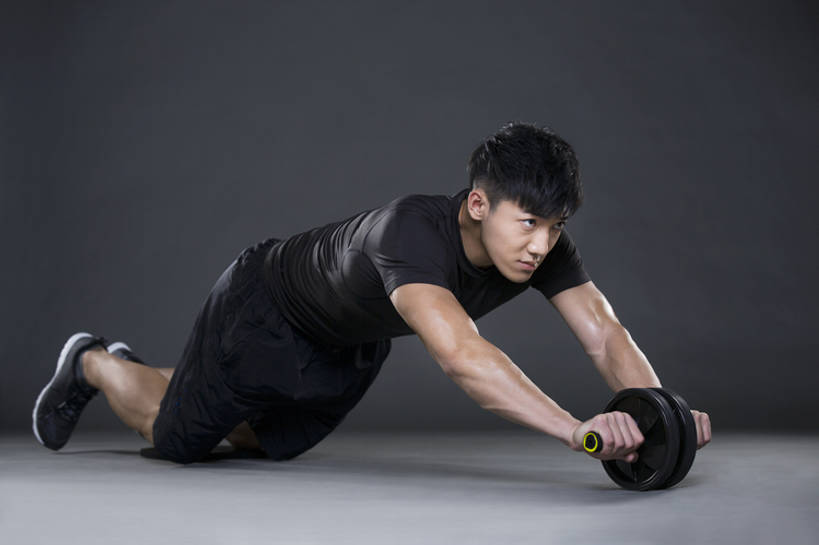 东方人,成年人,肌肉,健壮,一个人,运动员,横图,留白,侧面,运动服,锻炼,运动,信心,北京,中国,亚洲,仅一个男性,仅一个人,伸展,握,灰色背景,服装,训练,运动器械,现代,仅一个年轻男性,衣服,车轮,保养,健康,健身器械,活力,力量,平衡,翻滚,舒展,握着,保健,摄影,服饰,生活方式,支撑,酷,练习,敏捷,衣着,穿着,热身,决心,努力,爱好,健身器材,塑身,挑战,弹性,东亚,肱二头肌,健腹轮,衣饰,体育活动,男人,男性,年轻男性,亚洲人,中国人,年轻人,彩图,全身,影棚拍摄,运动器材,运动装,bj175