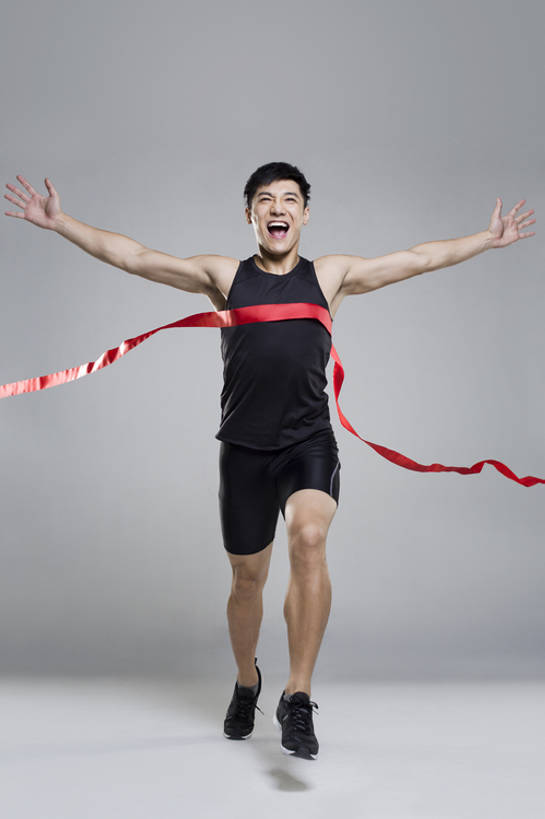 东方人,成年人,一个人,运动员,跑,笑,微笑,露齿笑,竖图,留白,正面,运动服,锻炼,快乐,欣喜若狂,兴奋,幸福,成功,比赛,运动,信心,竞争,赛跑,北京,中国,亚洲,仅一个男性,仅一个人,灰色背景,服装,欢呼,庆祝,竞技运动,训练,娱乐,现代,刺激,仅一个年轻男性,衣服,张嘴,保养,休闲,健康,活力,保健,摄影,服饰,生活方式,张开双腿,迅速,第一,享乐,练习,敏捷,体育运动,衣着,成就,穿着,决心,努力,终点线,爱好,塑身,田径运动员,田径运动,挑战,张大嘴巴,东亚,衣饰,展开双腿,体育活动,获胜,体育,男人,男性,年轻男性,亚洲人,中国人,年轻人,张开嘴,体育运动员,运动选手,张开手臂,彩图,全身,影棚拍摄,健身,欢乐,伸展双腿,运动装,韧性,bj175