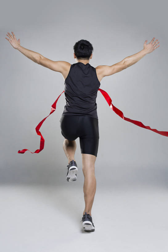 东方人,成年人,一个人,运动员,跑,竖图,留白,运动服,锻炼,快乐,欣喜若狂,兴奋,成功,比赛,运动,信心,竞争,赛跑,北京,中国,亚洲,仅一个男性,仅一个人,灰色背景,服装,欢呼,庆祝,竞技运动,半空,训练,娱乐,现代,刺激,仅一个年轻男性,背面,衣服,保养,休闲,健康,活力,保健,摄影,服饰,生活方式,张开双腿,迅速,后背,第一,练习,敏捷,体育运动,衣着,成就,穿着,决心,努力,终点线,爱好,塑身,田径运动员,田径运动,挑战,东亚,衣饰,展开双腿,体育活动,获胜,体育,男人,男性,年轻男性,亚洲人,中国人,年轻人,体育运动员,运动选手,张开手臂,彩图,全身,影棚拍摄,健身,伸展双腿,运动装,韧性,bj175