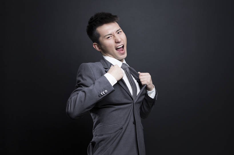 东方人,成年人,一个人,商务人士,商务男性,横图,室内,留白,正面,衬衫,西装,商务,北京,中国,亚洲,仅一个男性,仅一个人,黑色背景,套装,正装,生气,领带,大喊,注视,现代,仅一个年轻男性,观察,看,站着,张嘴,职业,皱眉,愤怒,摄影,生活方式,观看,恼怒,悲伤,察看,愤慨,伤心,难过,怒气,气愤,发怒,关注,怒火,消极,商务装,问题,情绪,脾气,张大嘴巴,工薪阶层,东亚,忿怒,怨恨,一套,强烈,悲哀,哀痛,悲戚,悲痛,气忿,愤恨,肝火,激动,男人,男性,年轻男性,亚洲人,中国人,年轻人,白领,上班族,张开嘴,半身,彩图,影棚拍摄,衬衣,扯开,bj175