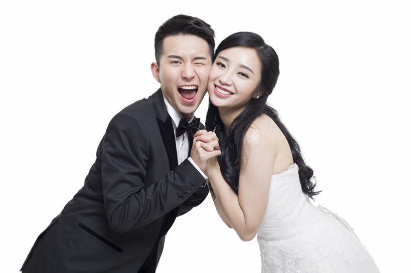 东方人,成年人,两个人,夫妻,丈夫,妻子,新娘,新郎,笑,微笑,露齿笑,横图,抠图,白色背景,正面,婚纱,爱情,婚礼,时尚,快乐,兴奋,幸福,北京,中国,亚洲,连接,服装,正装,庆祝,领结,结婚,浪漫,注视,现代,刺激,相视,观察,看,站着,张嘴,温暖,温馨,喜庆,面对面,恩爱,活力,恋人,摄影,生活方式,观看,纪念,马甲,对视,幽默,严肃,和睦,察看,眨眼,享乐,互视,神圣,关注,肖像,相对,蜜月,张大嘴巴,东亚,陪同,新婚,燕尾服,相看,陪伴,开端,认真,男人,男性,年轻男性,年轻女性,女人,女性,亚洲人,中国人,年轻人,夫妇,情侣,张开嘴,手牵手,半身,彩图,影棚拍摄,礼服,爱,高兴,欢乐,深情,伴侣,融洽,订婚,伴随,bj175