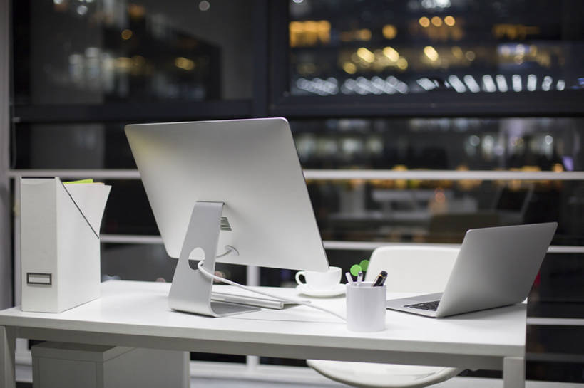 咖啡,无人,办公室,横图,室内,夜晚,商务,电脑,笔记本电脑,显示器,键盘,互联网,技术,窗户,桌子,城市,静物,杯子,椅子,笔筒,北京,中国,亚洲,网络,办公用品,咖啡杯,输入设备,通讯设备,现代,容器,器皿,台式电脑,办公大楼,摄影,储藏,照亮,企业,公司,储存,通信设备,输出设备,东亚,无线电技术,插笔器具,文房用具,电脑一体机,电脑键盘,计算机,玻璃杯,彩图,贮存,bj175