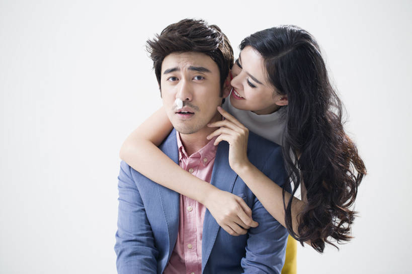 东方人,成年人,脸,头,脸颊,两个人,丈夫,妻子,笑,微笑,露齿笑,横图,留白,正面,爱情,时尚,快乐,幸福,北京,中国,亚洲,连接,灰色背景,正装,浪漫,注视,休闲装,现代,刺激,观察,看,站着,休闲,温暖,温馨,表情,皱眉,恩爱,活力,亲密,淘气,诱惑,搭,恋人,摄影,生活方式,观看,搞笑,幽默,挑逗,和睦,察看,享乐,搭着,关注,东亚,陪同,陪伴,男人,男性,年轻男性,年轻女性,女人,女性,亚洲人,中国人,年轻人,头部,脸部,脸蛋,面部,情侣,触摸,半身,彩图,影棚拍摄,爱,欢乐,伴侣,融洽,韩版,伴随,bj175