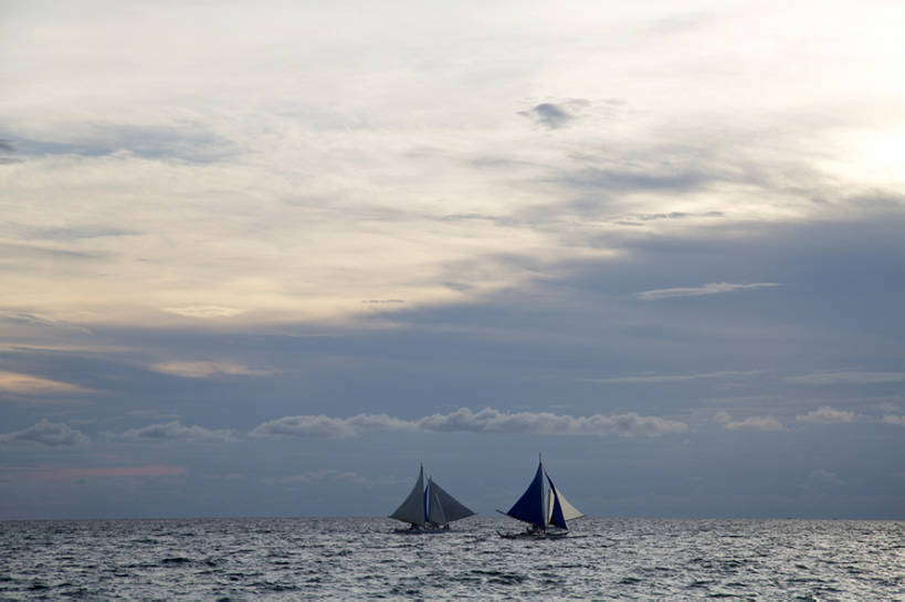 帆船,无人,横图,室外,白天,旅游,度假,海洋,美景,水,船,菲律宾,亚洲,地形,景观,水平线,云,娱乐,风景,天空,自然,享受,休闲,景色,放松,摄影,航海,宁静,自然风光,彩图,双体船,bj175