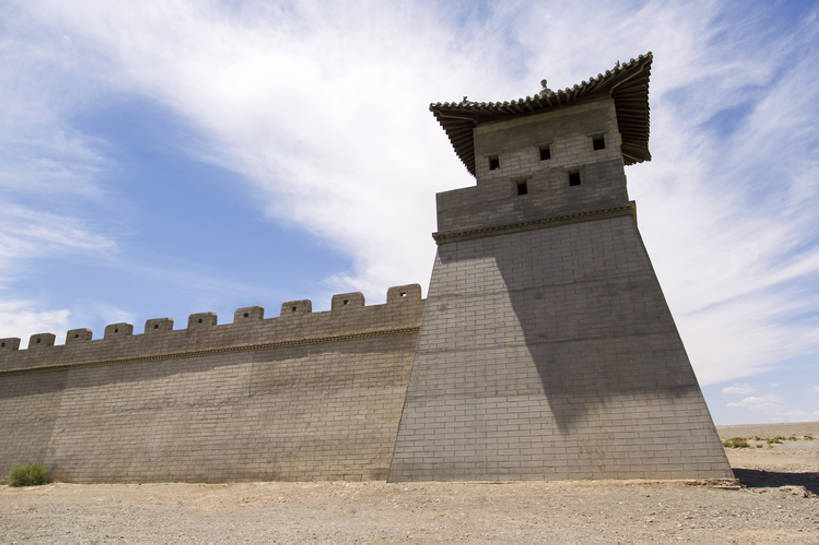 无人,横图,室外,白天,旅游,度假,美景,名胜古迹,标志建筑,地标,建筑,中国,亚洲,墙,地平线,景观,云,建筑群,地面,古典,宏伟,历史,娱乐,建设,砖墙,传统,古代,风景,天空,自然,享受,休闲,景色,放松,摄影,高,干旱,旧的,贫瘠,中国文化,自然风光,干的,古典风格,东亚,远古,甘肃省,丝绸之路,门楼,张掖,古代文明,荒地,彩图,旅行,传统文化,建筑结构,广角,bj175