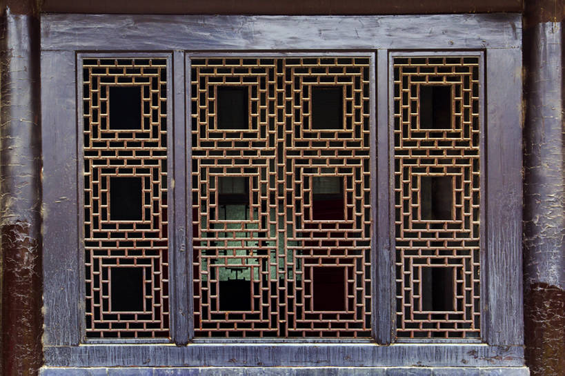 无人,横图,室外,白天,旅游,度假,名胜古迹,窗户,标志建筑,地标,建筑,中国,亚洲,对称,艺术,装饰,木制,雕刻,建筑群,古典,历史,娱乐,建设,传统,古代,红色,享受,休闲,旅游胜地,放松,摄影,旧的,中国文化,古典风格,东亚,远古,东亚文化,丝绸之路,青海省,西宁,木版画,古代文明,式样,彩图,旅行,全画幅,传统文化,建筑结构,马步芳公馆,bj175