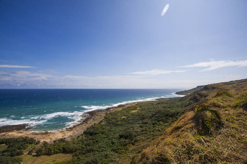 无人,横图,室外,白天,旅游,度假,海浪,海洋,美景,水,植物,台湾,日光,中国,亚洲,反射,岛,地平线,海岸线,景观,水边,水面,水平线,云,娱乐,干净,草,蓝色,绿色,风景,天空,自然,波浪,享受,休闲,景色,放松,茂密,摄影,茂盛,宁静,生态,清新,自然风光,海景,东亚,台南,暗礁,海滩,彩图,旅行,恒春半岛,广角,垦丁,bj175