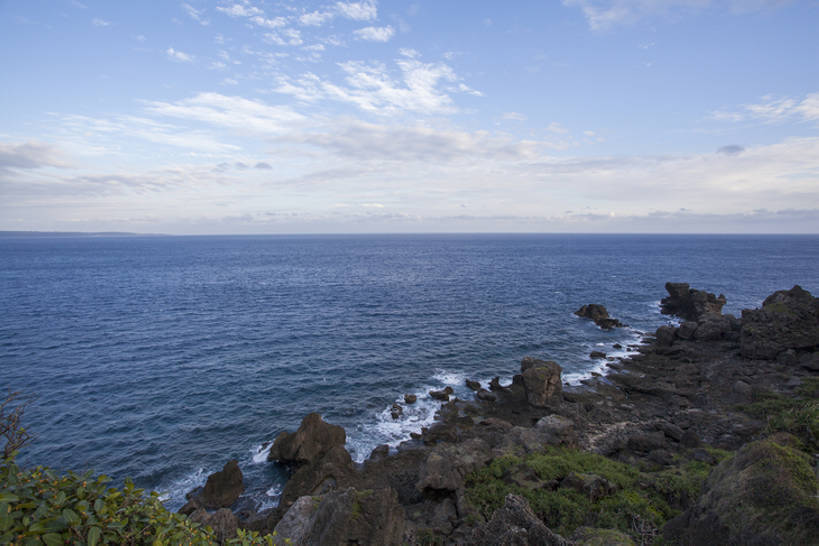 无人,公园,横图,室外,白天,旅游,度假,海浪,海洋,石头,美景,水,标志建筑,地标,建筑,台湾,中国,亚洲,堆积,岛,地平线,海岸线,景观,水边,水面,水平线,云,建筑群,苔藓,娱乐,干净,建设,草,蓝色,绿色,风景,天空,自然,波浪,享受,休闲,景色,放松,摄影,宁静,环境,风化,生态,岩层,清新,自然风光,海景,东亚,台南,地质学,风蚀,石化,风蚀地貌,岩石层,自然地理,暗礁,海滩,岩石,彩图,旅行,恒春半岛,广角,垦丁,猫鼻头,bj175