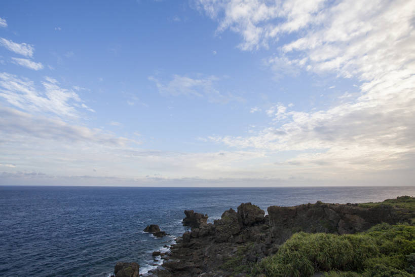 无人,公园,横图,室外,白天,旅游,度假,海浪,海洋,石头,美景,水,标志建筑,地标,建筑,台湾,中国,亚洲,堆积,岛,地平线,海岸线,景观,水边,水面,水平线,云,建筑群,苔藓,娱乐,干净,建设,草,蓝色,绿色,风景,天空,自然,波浪,享受,休闲,景色,放松,摄影,宁静,环境,风化,生态,岩层,清新,自然风光,海景,东亚,台南,地质学,风蚀,石化,风蚀地貌,岩石层,自然地理,暗礁,海滩,岩石,彩图,旅行,恒春半岛,广角,垦丁,猫鼻头,bj175