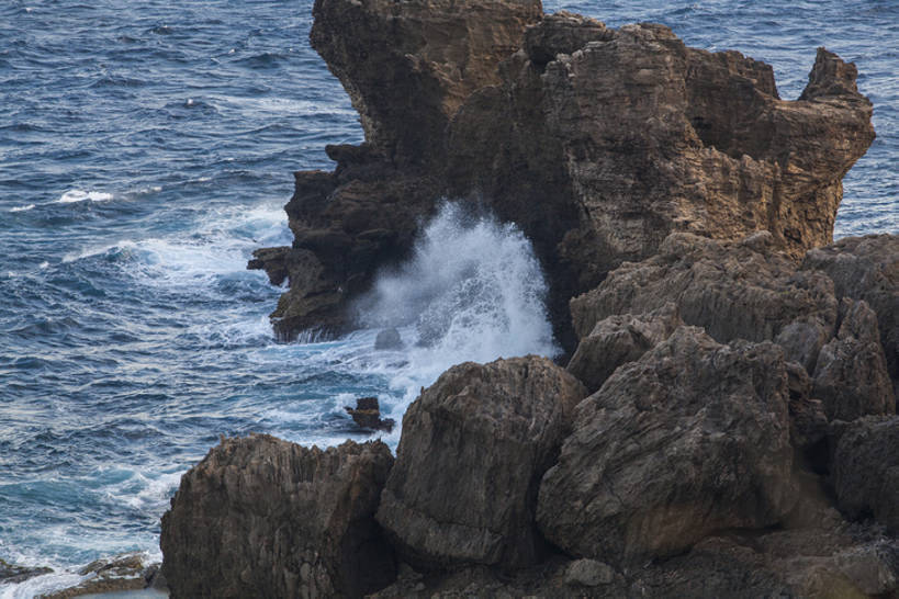 无人,公园,横图,室外,白天,旅游,度假,海浪,海洋,石头,美景,水,台湾,中国,亚洲,堆积,岛,景观,水边,娱乐,干净,蓝色,风景,自然,波浪,享受,休闲,景色,放松,摄影,宁静,风化,生态,岩层,清新,自然风光,海景,东亚,台南,地质学,风蚀,石化,风蚀地貌,岩石层,自然地理,暗礁,岩石,彩图,旅行,恒春半岛,广角,垦丁,猫鼻头,bj175
