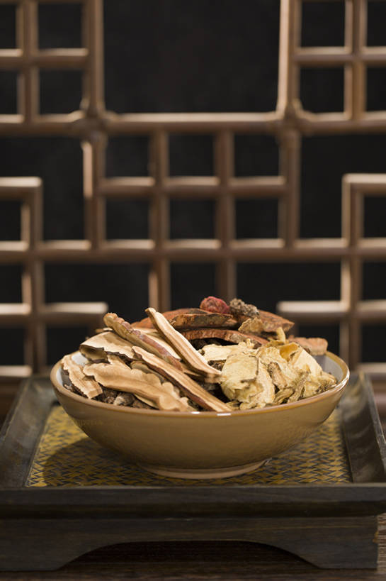 无人,医生,竖图,植物,窗户,当归,灵芝,静物,中国,亚洲,许多,药,准备,堆叠,丰富,干燥,材料,草药,药草,很多,古典,餐盘,传统,中药,碗,医护人员,医疗人员,健康,汉字,摄影,药房,有机食品,医疗,窗框,旧的,中国文化,药材,中草药,选择,干的,中医,东亚,中药材,本草,大夫,彩图,鸡血藤,传统文化,汉医,成分,bj175