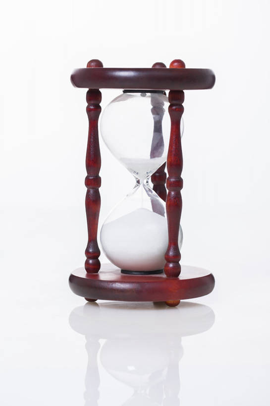 无人,竖图,特写,留白,抠图,白色背景,静物,沙漏,北京,中国,亚洲,透明,小的,时间,反射,沙子,红色,概念,规划,摄影,落下,堆,控制,紧急,东亚,计时工具,想法,彩图,影棚拍摄,bj175