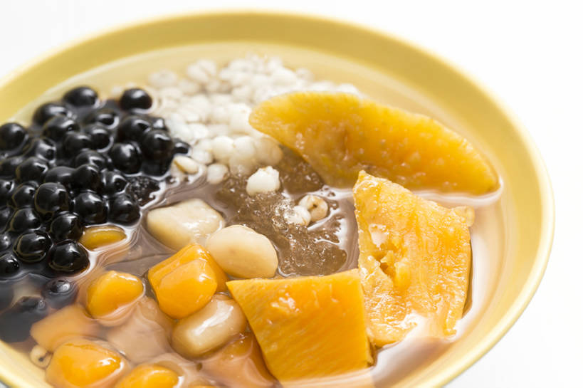 点心,无人,横图,特写,留白,抠图,白色背景,静物,北京,中国,亚洲,融化,材料,冰,美味,食品,甜点,甜品,饮品,饮食,中药,食物,糕点,饮料,碗,甜食,健康,摄影,有机食品,混合,可口,清新,薏米,东亚,健康食物,薏仁,苡米,苡仁,薏苡仁,米仁,适口,果露,甘薯,彩图,影棚拍摄,芋圆,bj175