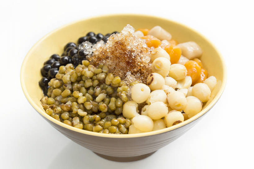 点心,无人,横图,特写,留白,抠图,白色背景,豆,静物,北京,中国,亚洲,融化,材料,冰,莲子,美味,食品,甜点,甜品,饮品,饮食,食物,糕点,饮料,碗,甜食,健康,摄影,有机食品,混合,可口,清新,绿豆,东亚,健康食物,适口,果露,彩图,影棚拍摄,芋圆,bj175