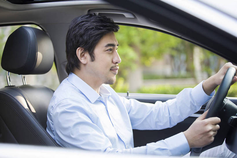 东方人,成年人,一个人,司机,微笑,横图,室外,白天,侧面,衬衫,快乐,幸福,城市,汽车,北京,中国,亚洲,仅一个男性,仅一个人,握,机动车,现代,座位,车,仅一个年轻男性,方向盘,交通工具,轿车,开车,休闲,舒服,握着,运输,摄影,生活方式,便利,舒适,享乐,成就,载具,驾驶室,驾车,豪华轿车,车座,汽车部件,驾驶座,东亚,男人,男性,年轻男性,亚洲人,中国人,年轻人,坐着,彩图,欢乐,开领,家用车,bj175