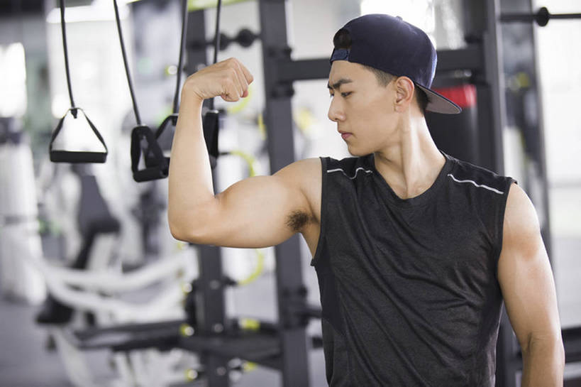 东方人,成年人,肌肉,健壮,一个人,运动员,健身房,横图,室内,白天,正面,运动服,锻炼,信心,城市,帽子,北京,中国,亚洲,仅一个男性,仅一个人,服装,现代,仅一个年轻男性,衣服,站着,健康,短袖,鸭舌帽,活力,力量,摄影,服饰,生活方式,酷,衣着,穿着,决心,塑身,东亚,大力士,肱二头肌,衣饰,男人,男性,年轻男性,亚洲人,中国人,年轻人,半身,彩图,运动装,健身俱乐部,bj175